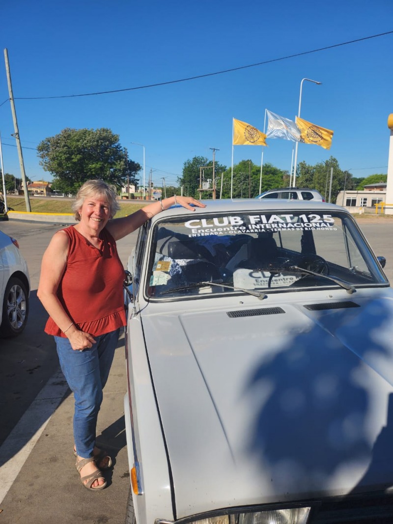La aventura de la doctora Gattella a bordo de su Fiat 125